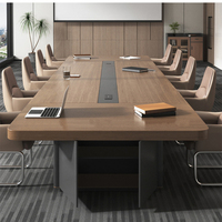 Table de conférence rectangulaire en bois moderne et minimaliste avec prises électriques pour les réunions scolaires, la réception et la formation