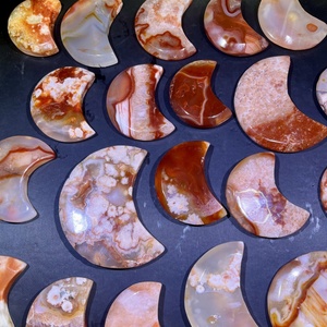 Kindfull Vente en gros Agate rouge de haute qualité Cornaline Fleur Sardonyx Fabriqué à la main Cristal de guérison Lune pour la décoration intérieure - Product Image 5