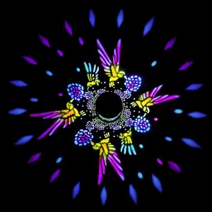 Lámpara Solar de Colibrí Colorida, Luz LED Colgante para Jardín Exterior, Resistente al Agua, con Batería Incluida - Product Image 1