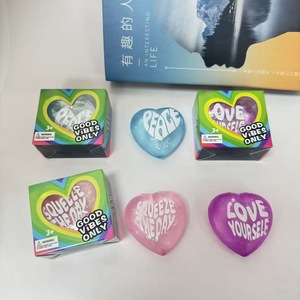 Jouet anti-stress en forme de cœur, brillant et doux, à rebond lent, pour soulager le stress, Squeeze Fun - Product Image 3