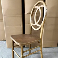 Types de chaises de mariage : Chaise Camille en bois massif