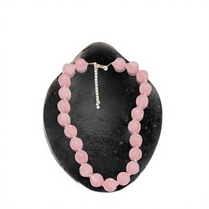 Collier ras du cou unisexe bohème tendance en perles vintage rose pâle plaqué or 16 mm, fait main, motif grande nuage, en résine - Product Image 1