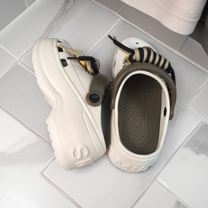 รองเท้าสวนสำหรับนักเรียนหญิง ยี่ห้อ Yearning วัสดุ EVA ทั้งส่วนบน/พื้นรองเท้า/ซับใน ระบายอากาศได้ดี น้ำหนักเบา เป็นมิตรกับสิ่งแวดล้อม กันน้ำ พร้อมหัวเข็มขัดลายการ์ตูน - Product Image 6