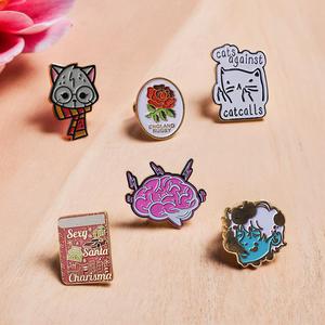 Gato personalizado anime bonito esmalte macio Pin Cartoon Metal emblema esmalte encantos UV impressão esmalte duro lapela Pin - Product Image 2