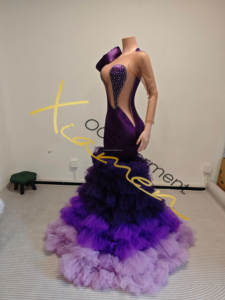 فستان زفاف فاخر من أوكستريد بتصميم ثلاثي الأبعاد مع أكمام شفافة مزينة بالزهور والكريستال وذيل من التول المكشكش، متوفر بمقاسات كبيرة للعرائس - Product Image 5