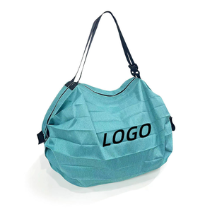 Bolsa de compras reutilizable y plegable con cierre de cremallera con estampado de leopardo, personalización de empaque para regalos y viajes - Product Image 1