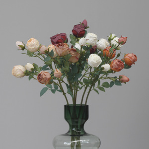 Décoration de mariage simple 5 têtes de roses vintage artificielles en soie à bord brûlé fleur de rose pour la décoration intérieure - Product Image 1