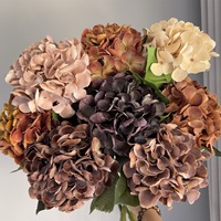 Bunga Hydrangea Vintage Bertekstur Gaya Nordik Bertema Musim Gugur dengan Nuansa Cokelat Karamel, Bunga Buatan Cetak 3D Bergaya Film