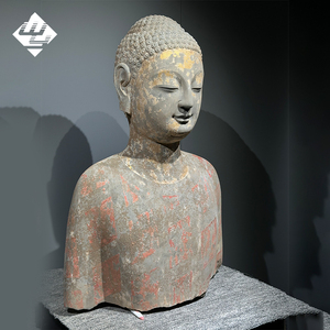 Ornamento de Buda de Medio Cuerpo Tallado a Mano en Piedra Natural con Textura Envejecida y Color Dorado Moteado para Clubes de Alta Gama - Product Image 3