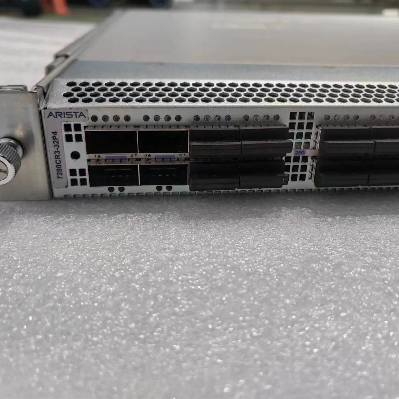 DCS-7280CR3-32P4 series 32 port 100G and 4 port 400G Data Center Switch Route
