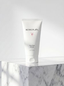 Nettoyant Quotidien K-Beauty Moussant Riche et Dense Doux pour le Visage Peaux Sèches à l'Huile de Coco, Extrait de Lotus et Riz Fermenté - Product Image 2
