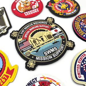 カスタムロゴ漫画風フックアンドループパッチ、縫い付け・アイロン接着、ソフトエンボス加工3D衣料用ゴム<span class=keywords><strong>PVC</strong></span>パッチ（帽子・衣類用） - Product Image 5