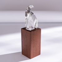 Trophée Aigle en Liuli OEM/ODM avec base en bois et cristal K9 géométrique noir et or, gravure personnalisée pour récompense d'entreprise et prix de champion