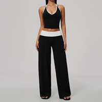 Ensemble de yoga 2 pièces pour femme : Soutien-gorge de sport respirant à col halter en V profond avec soutien-gorge intégré et pantalon évasé taille haute à blocs de couleur – Tenue de sport
