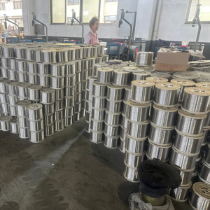 316 1.5mm SS <span class=keywords><strong>Bobine</strong></span> <span class=keywords><strong>de</strong></span> <span class=keywords><strong>fil</strong></span> 410 0.3mm Taille personnalisée ASTM Standard <span class=keywords><strong>Fil</strong></span> d'acier inoxydable - Product Image 1