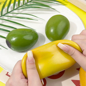 Juguete de Navidad TPR Kawaii Mango, Diseño Único, Juguete Antiestrés que Cambia de Color, Juguete Novedoso con Aroma - Product Image 2