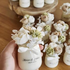 工場直送OEM 3Dフラワー付きソイワックスキャンドル（ガラス瓶入り、結婚式のゲスト向けプチギフト用、名入れ可能） - Product Image 1