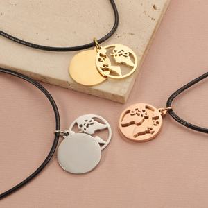 Collier chaîne unisexe en acier inoxydable doré et argenté avec pendentif carte d'Afrique personnalisé, vente en gros de mode - Product Image 2