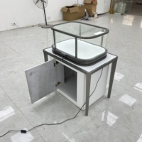 Vitrine rotative moderne en verre pour bijoux avec éclairage LED, cadre métallique, présentoir de luxe pour montres, idéal pour les centres commerciaux haut de gamme