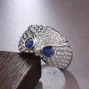Bague cocktail en forme de hibou avec pierres en zircone cubique bleue, sertie pavé, bijoux de mode unisexe, cadeau pour elle ou lui - Product Image 3