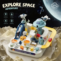 Samtoy Ensemble de jeu pour bébé et enfant sur le thème de l'espace avec 6 boutons, jouet de train sur rail, jeu interactif, voiture d'aventure, circuit de course avec 4 voitures