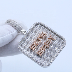 Collar con Colgante Cuadrado de Alta Calidad, Estilo Hip-Hop, con Letras Personalizadas - Product Image 1