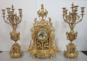 Juego de 3 piezas de reloj de mesa y candelabro de latón macizo con movimiento mecánico <span class=keywords><strong>Boulle</strong></span>, estilo imperial italiano, vintage y dorado. - Product Image 1