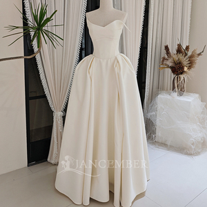 Vestido de Novia Moderno LY156, Asimétrico, Color Marfil, Satinado, con Cordones, Estilo Imperio, con Apliques Florales de Cristal, Ecológico, para Mujer - Product Image 1