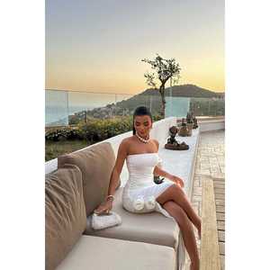 Robe de soirée blanche en crochet avec détails roses, col rond, silhouette de robe de bal, longueur au sol, robe de bal à sequins - Product Image 4