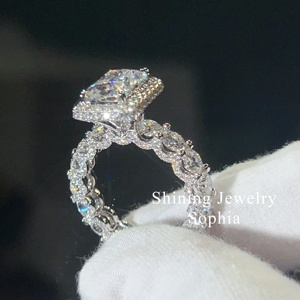 Anillo de Compromiso Personalizado de Oro Sólido de 18K con Moissanita de Corte Radiante de 3ct, Anillo de Compromiso con Moissanita D-Vvs1 - Product Image 3