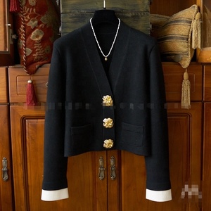 <span class=keywords><strong>Cardigan</strong></span> lavorato a maglia da donna autunno nuovo cappotto <span class=keywords><strong>nero</strong></span> <span class=keywords><strong>e</strong></span> <span class=keywords><strong>bianco</strong></span> con fibbia in oro con scollo a V - Product Image 2