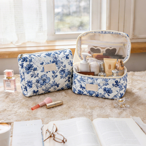 Pochette à maquillage florale matelassée Qetesh, logo personnalisé, grandes et petites tailles, trousse de toilette - Product Image 4