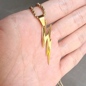 <span class=keywords><strong>Collana</strong></span> con Ciondolo VAF da 24 Pollici in Acciaio Inossidabile 316L, Collezione <span class=keywords><strong>Oro</strong></span>, con Pugnale, Fulmine, Ali, Bussola e <span class=keywords><strong>Rosa</strong></span>, a Forma di Fiore - Product Image 4