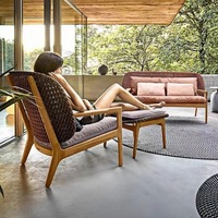 Fauteuil à bascule en teck massif et en osier, mobilier de patio nordique 1/2 place pour hôtel de villégiature