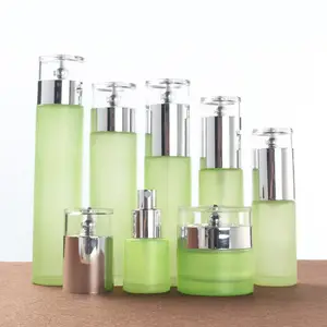 Conjunto de garrafa de vidro, impressão de logotipo, cosméticos, congelados, verde, com pulverizador de prata brilhante, cabeça e tampa