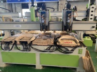 Centre d'usinage CNC 5 axes Yowing pour la découpe et le perçage de chaises en bois courbé