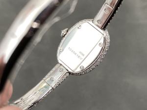 Reloj de Lujo para Mujer con Diamantes VVS de Súper Calidad, Movimiento de Cuarzo Suizo de Fábrica BBA, Reloj de Bañera con Diamantes Moissanite - Product Image 6