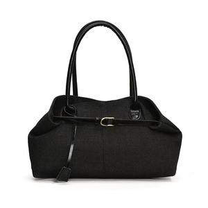 กระเป๋าสะพายไหล่ผ้ายีนส์พร้อมการตกแต่งหัวเข็มขัดหนังและการเย็บปะติดปะต่อกันแบบทูโทน - Product Image 5