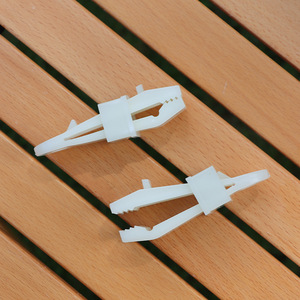 Otros clips de plástico para tiendas de campaña con función de brillo en la oscuridad para toldos exteriores y hebillas para cuerdas de sujeción. - Product Image 1