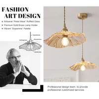 Lampe suspendue LED robuste et simple en fer et verre, avec abat-jour multi-tonalités, idéale pour les espaces bistro décontractés et les halls d'entrée