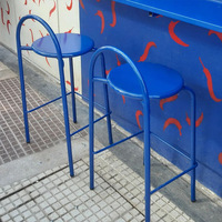 Ensemble de meubles d'extérieur en fer coloré, moderne, minimaliste, durable, écologique, imperméable, pour hôtel, école, usage de loisirs, table et chaises