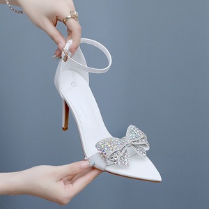 Sandales de soirée et de mariage pour femmes à talon haut de 11 cm, bout ouvert, à bride à boucle, avec strass et motif papillon - Product Image 4