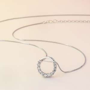 จี้รูปวงกลมแบบวงแหวน จี้รูปวงแหวนกลวงสำหรับผู้หญิง คลาสสิก เงินแท้ S925 ประดับเพชร CZ ทรงเหลี่ยม สร้อยคอคลาวิเคิลสำหรับสาวๆ เครื่องประดับ - Product Image 6