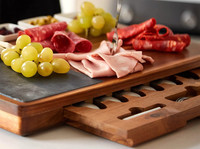 Plateau de service et de découpe de charcuterie de luxe personnalisé en arbre d'acacia premium avec tiroir et ensemble de couteaux