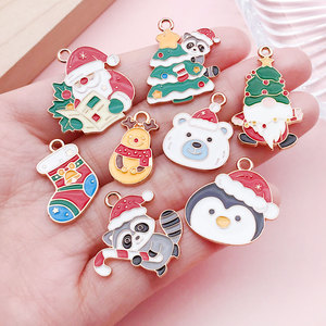 Pull en alliage d'émail pour raton laveur Bonhomme de Noël en pain d'épice Chaussette de bonhomme de neige Flocon de neige Pendentif Guirlande de maison Claus Breloques DIY - Product Image 3