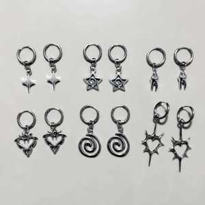 Un juego <span class=keywords><strong>de</strong></span> <span class=keywords><strong>pendientes</strong></span> delicados en forma <span class=keywords><strong>de</strong></span> corazón con diseño en espiral Millennium Silver Starlight Vortex-Tooth-Shaped, <span class=keywords><strong>de</strong></span> aleación - Product Image 2