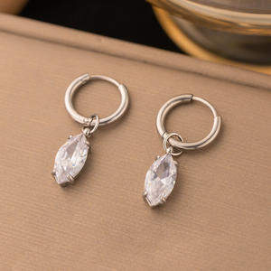 Pendientes de Diseño Minimalista en Acero Inoxidable para Mujer, Venta al Por Mayor, Nueva Colección 2026 - Product Image 4