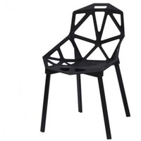 Chaise de salle à manger en plastique empilable à dossier creux moderne pour restaurant et mariage