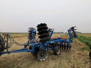 จานไถพรวนดินแบบไฮดรอลิกพับได้สำหรับรถแทรกเตอร์ จานไถพรวนดินสำหรับงานหนักสำหรับการเตรียม<span class=keywords><strong>ดิน</strong></span> การเตรียมพื้นที่เพาะ<span class=keywords><strong>ปลูก</strong></span> การเพาะปลูกในฟาร์ม - Product Image 4