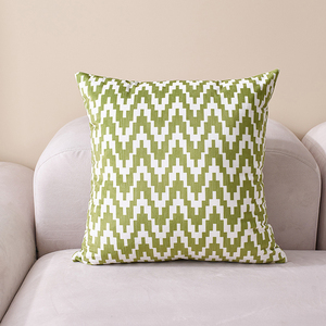 Buti Bán Buôn Tùy Chỉnh 45X45 Cm Polyester Ném Gối Màu Xanh Lá Cây Hình Học Nhung Đệm Bìa Thêu In Phim Hoạt Hình Dot - Product Image 5